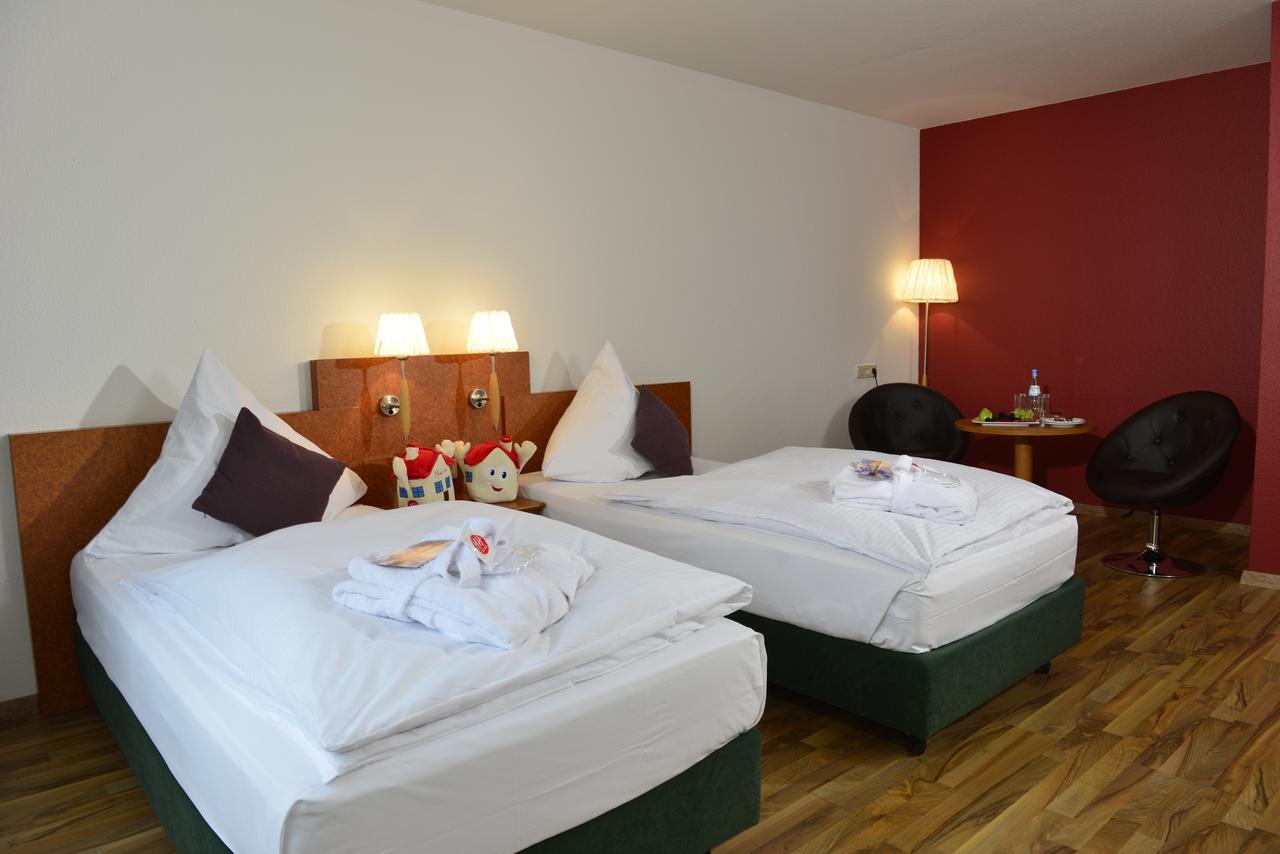 Michel Hotel Frankfurt Airport Rüsselsheim Exterior foto